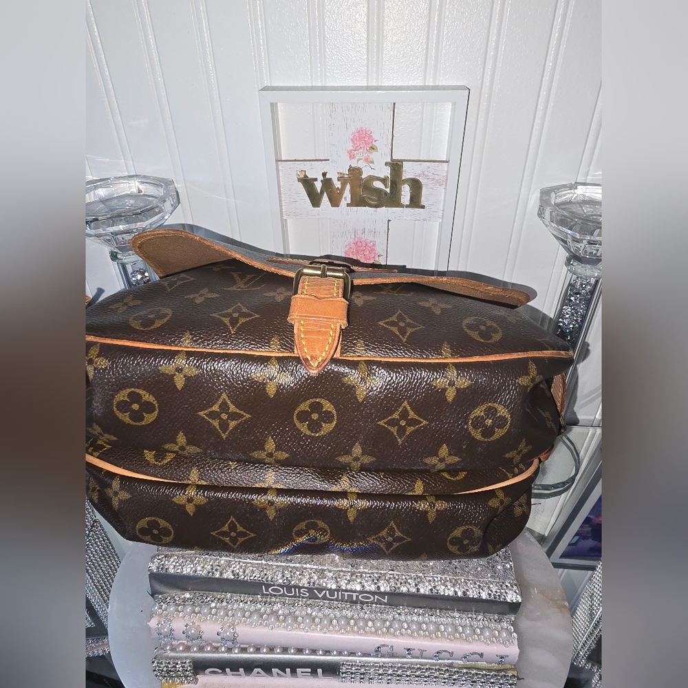 EUC 💯 Authentic Louis Vuitton Saumur 30💓 - Picture 8 of 16
